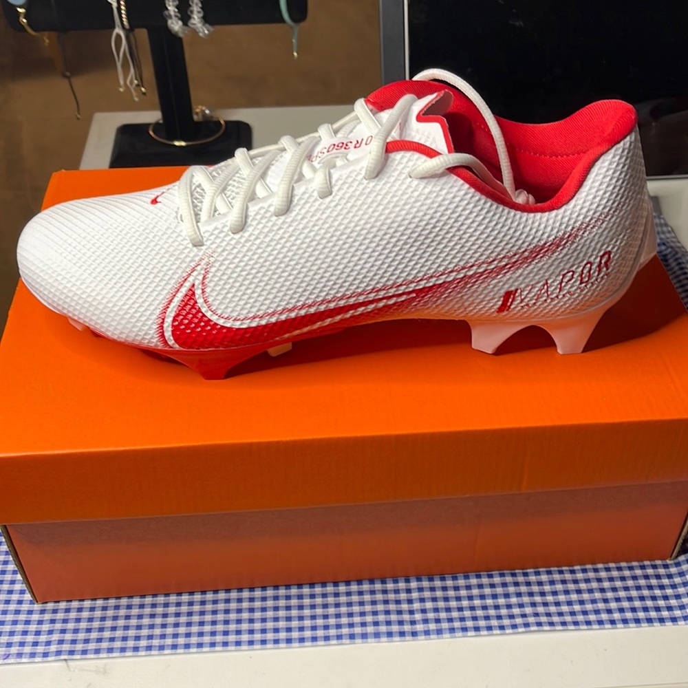 Nike men cleats Size 10 1/2 brand-new never used in box